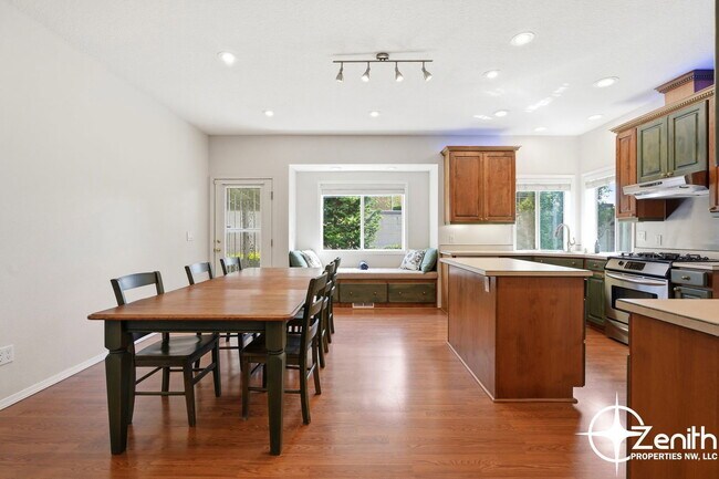 Building Photo - 2103 NE 161st Pl