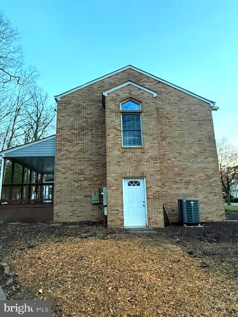 Building Photo - 510 Fairfax Ln