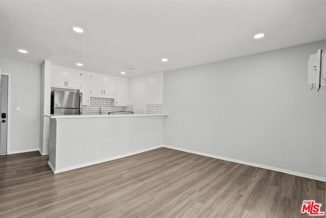 Building Photo - 15286 Sutton St