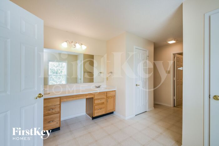 Building Photo - 10372 Waveland Cir
