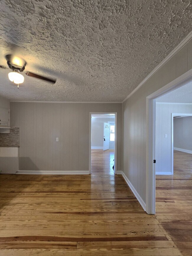 Building Photo - 880 Franklin Turnpike