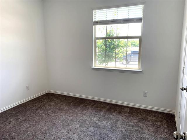 Building Photo - 513 Peel St