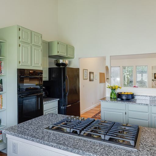 Building Photo - 25 Fir Ave