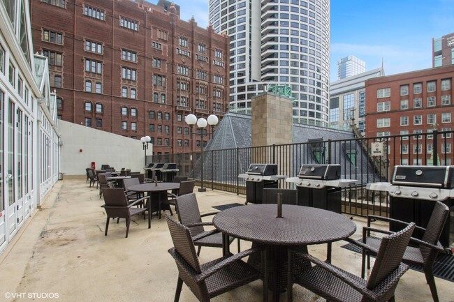 Building Photo - 111 E Chestnut St