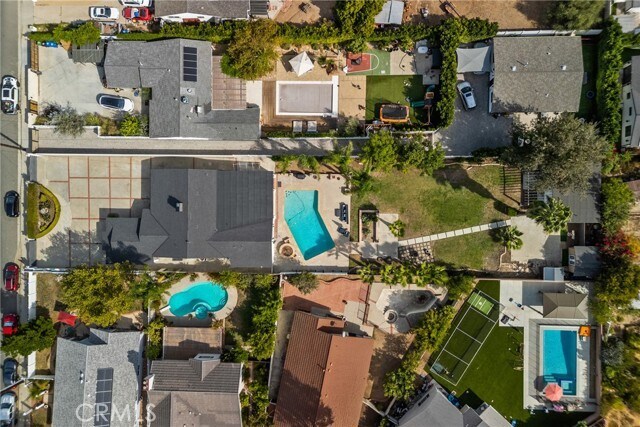 Building Photo - 23036 Burbank Blvd