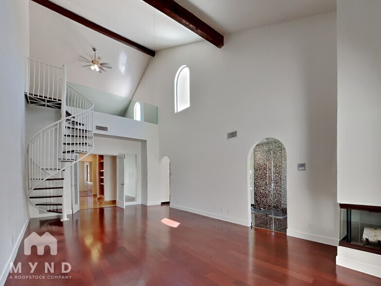 Building Photo - 8260 E Sutton Dr