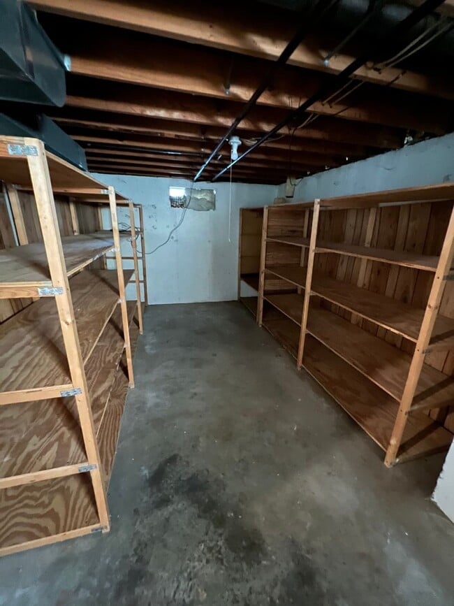 Building Photo - 3 bed/1.5 bath Duplex in Madison, WI