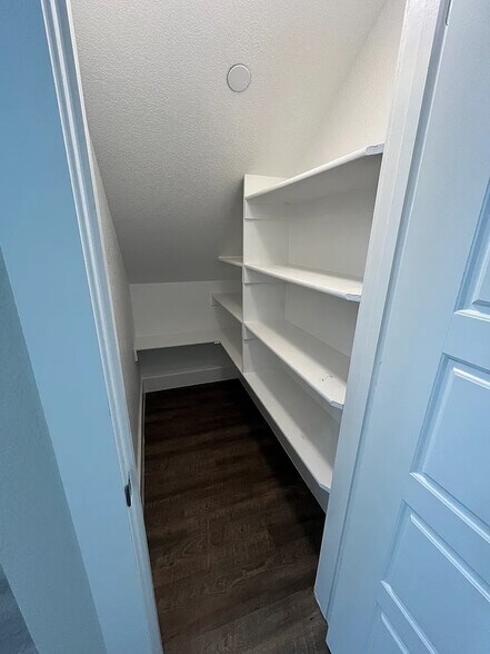 Building Photo - Room in Condo on Shea Rd