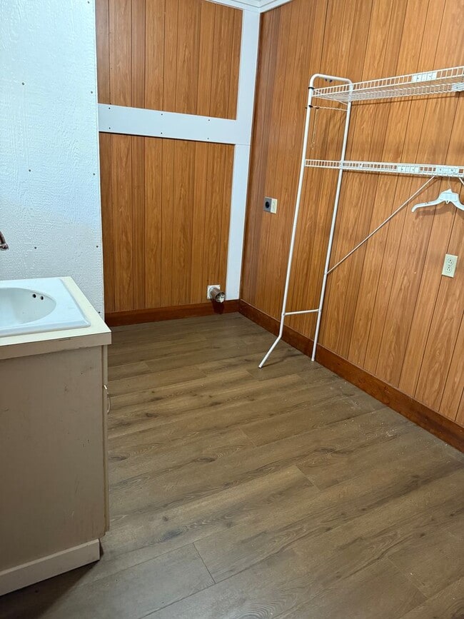 Building Photo - 3 Bedroom 3 Bath on an 1 Acre Landlord does yard