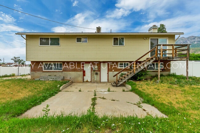 Building Photo - 262 1165 N