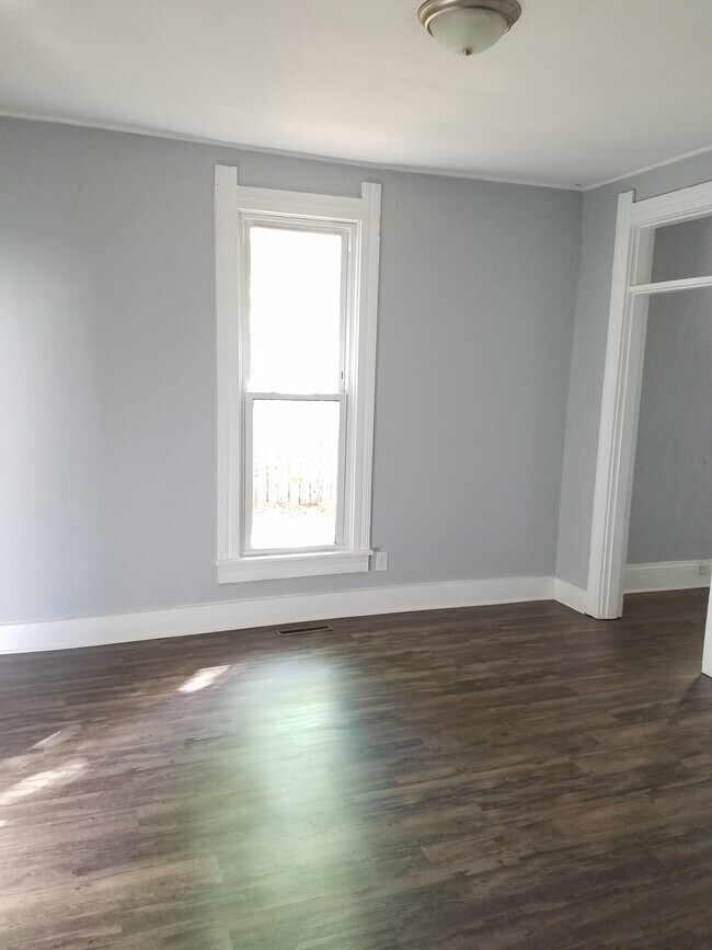 Building Photo - 618 Cottage Ave