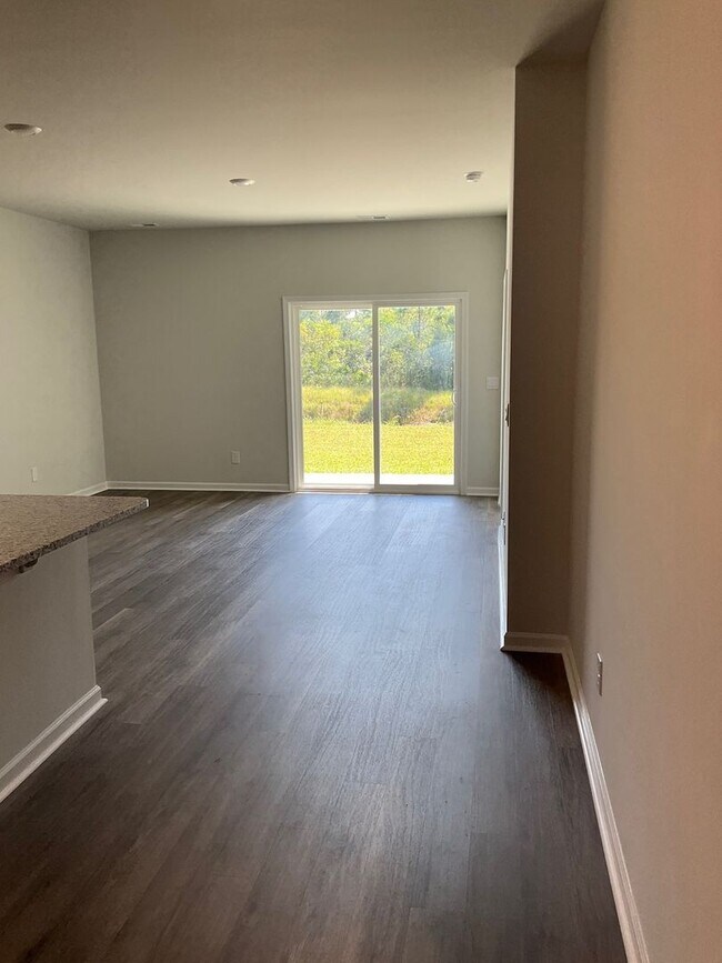 Building Photo - Welcome to this stunning townhouse in Leland, NC!