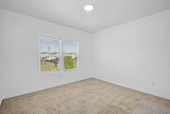 Building Photo - 9932 Fillmore St