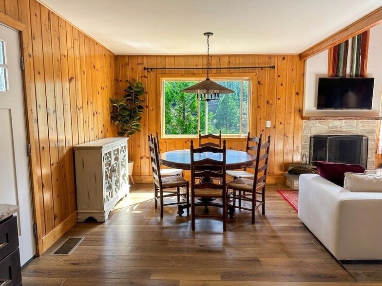 Building Photo - 22374 Glenwood Dr