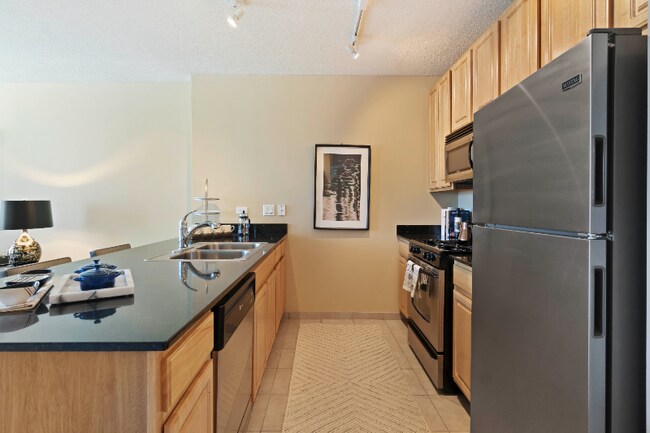 Building Photo - 376 N Desplaines St