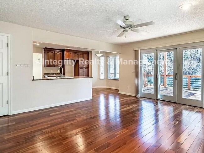 Building Photo - 3 Bed/3 Bath, 2,759 Sqft -9614 Pinebrook S...