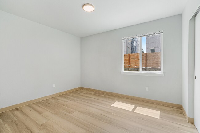 Building Photo - 1725 SW Barton St