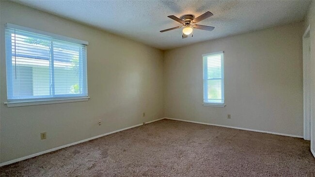 Building Photo - 1213 Kenyon Dr