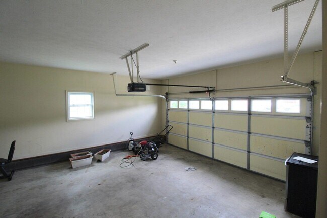 Building Photo - 1311 Stonechris Dr