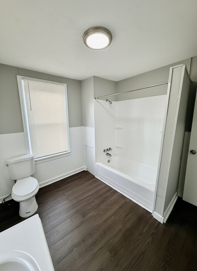 Building Photo - 252 E Cambria St