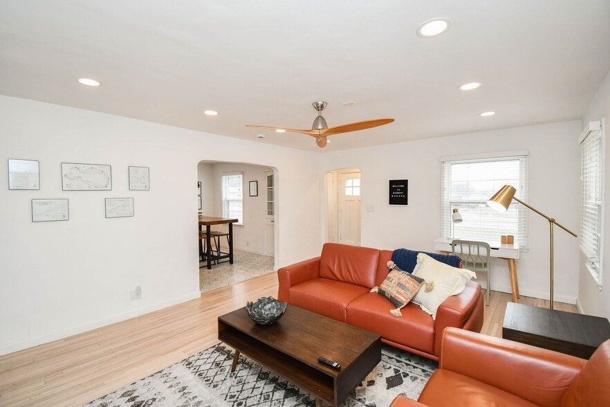 Building Photo - 2012 W 22nd St