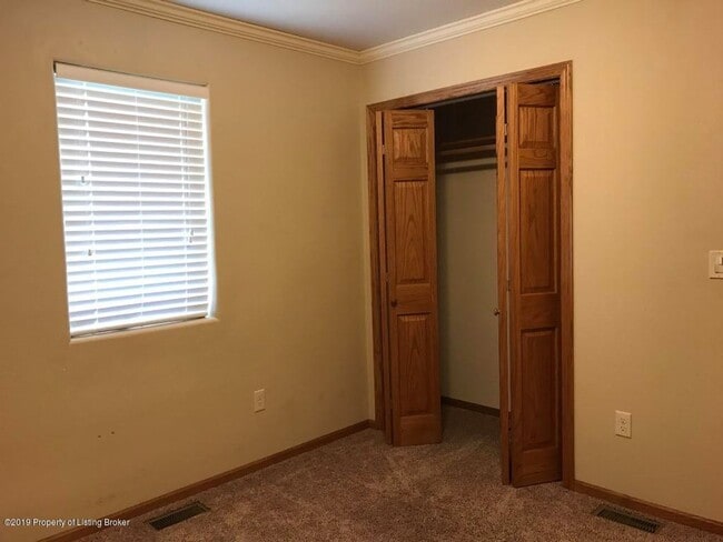 Building Photo - Newer, Spacious House for Rent in Dickinson