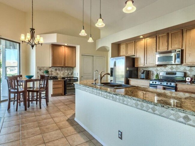 Building Photo - Beautiful Lakefront Home in Ocotillo Lakes...