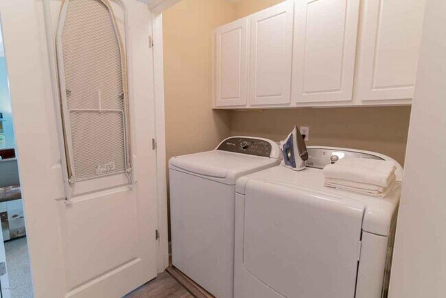 Building Photo - 531 Arden Ridge Dr