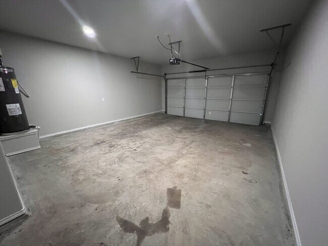 Building Photo - Luxury duplex in Seguin