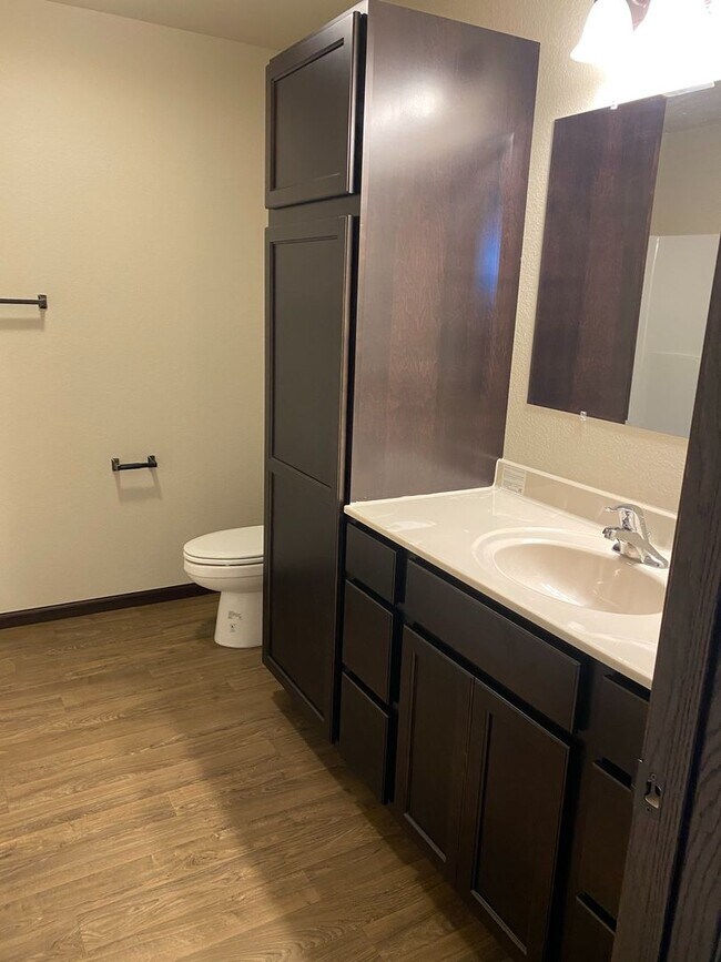 Building Photo - 4 BED | 2 BATH | DOUBLE GARAGE | RAPID VALLEY