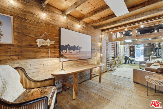Building Photo - 583 California Trail