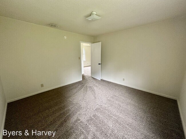 Building Photo - 3 br, 2 bath House - 1330 Courtney Drive
