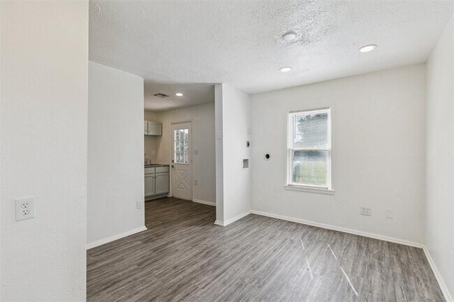Building Photo - 1006 SE 51st St