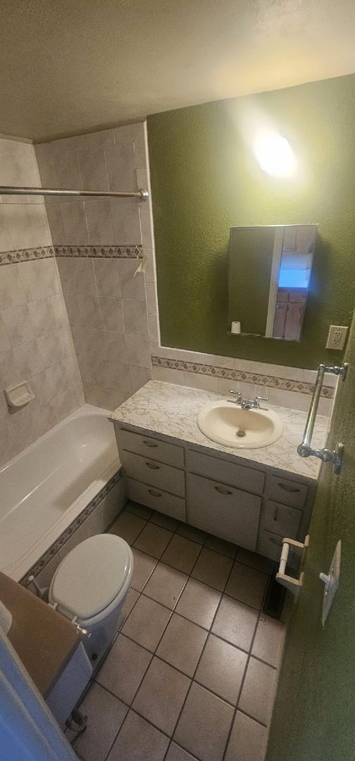 Building Photo - 3 bed/1 bath Plate Park Home