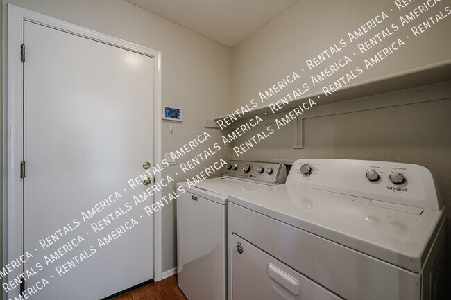 Building Photo - 658 S 110th Pl