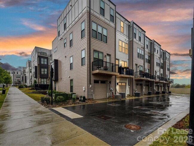 Building Photo - 2024 Terwilliger Trl