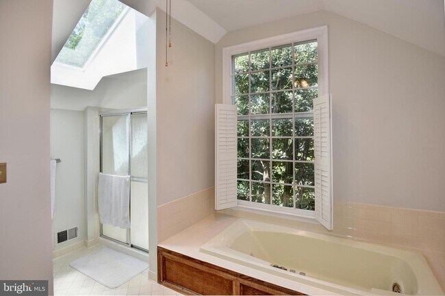 Building Photo - 13043 Farthingale Dr