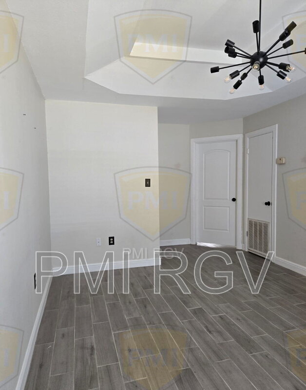 Building Photo - 2504 N 31st Ln
