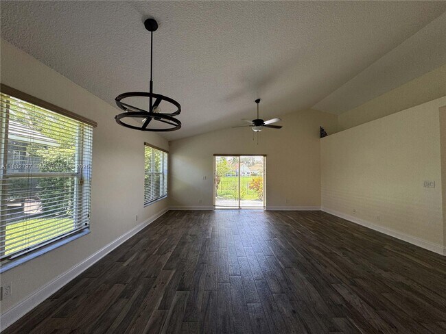 Building Photo - 2823 Lake Park Cir E