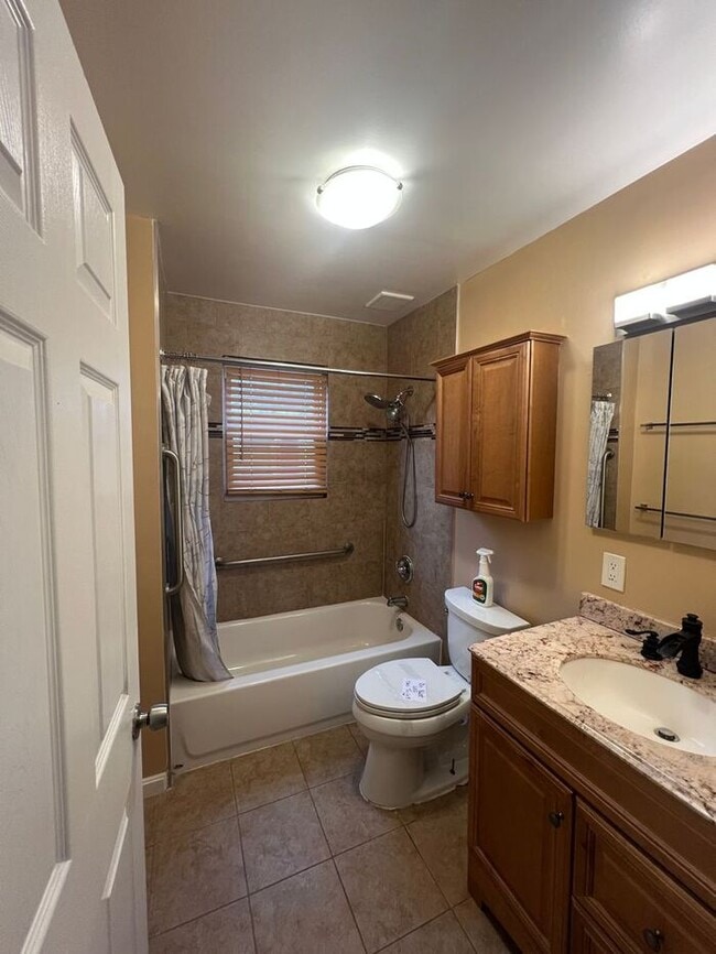 Building Photo - 2500 Linwood Rd