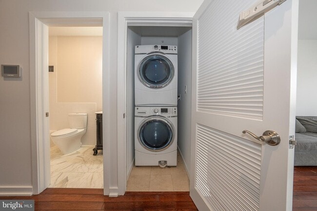 Building Photo - 601 Poplar St