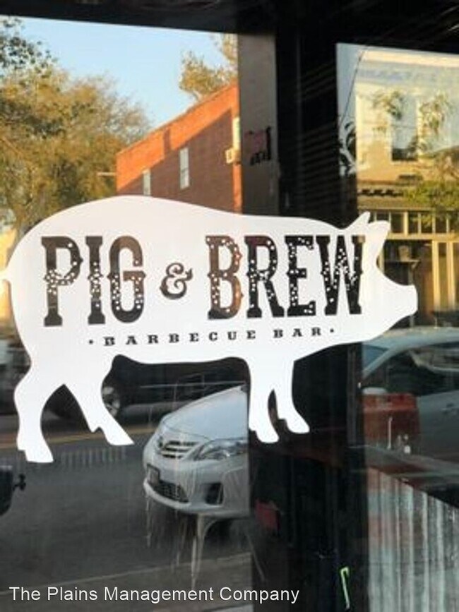 Building Photo - 1313 Hull St