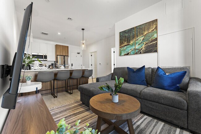 Building Photo - 600 Broadway-SI ID1240271P