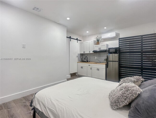 Building Photo - 15400 SW 169th Ln