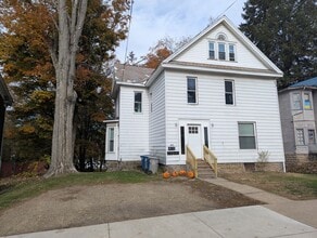 Building Photo - 473 Walnut St