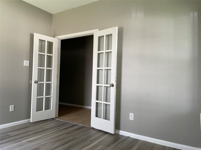 Building Photo - 5426 Rio Dr