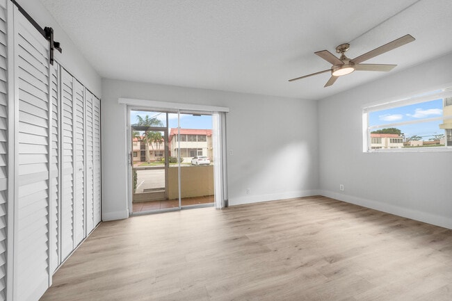 Building Photo - 59 Saxony B