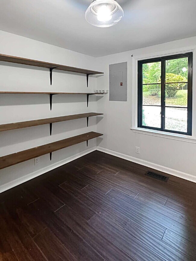 Building Photo - Modern Lake Lanier Retreat | 3BR/3.5BA | Private Swim Dock