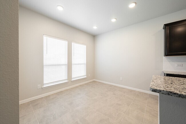 Building Photo - Pre-Leasing Now for Mid-July – Westfield C...