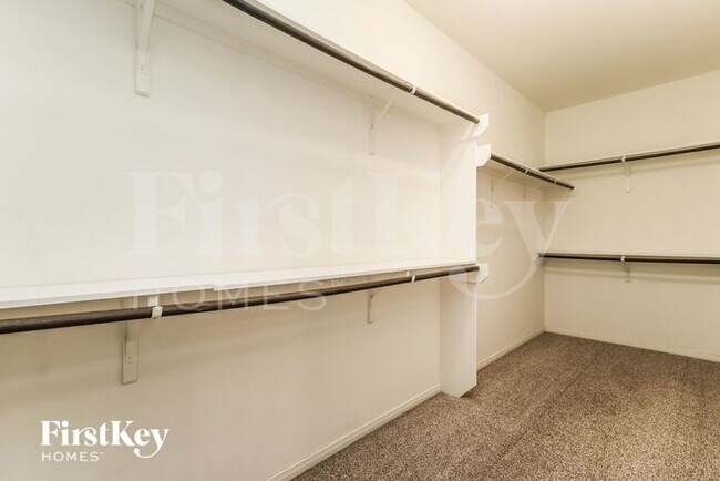 Building Photo - 907 River Crossing Dr
